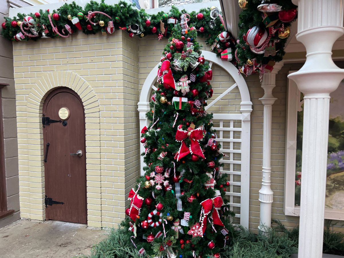 WDW 2022 Magic Kingdom Christmas decorations