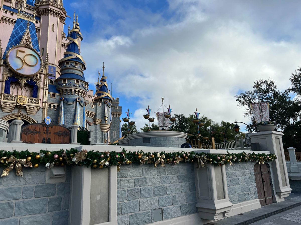 WDW 2022 Magic Kingdom Christmas decorations 18 4