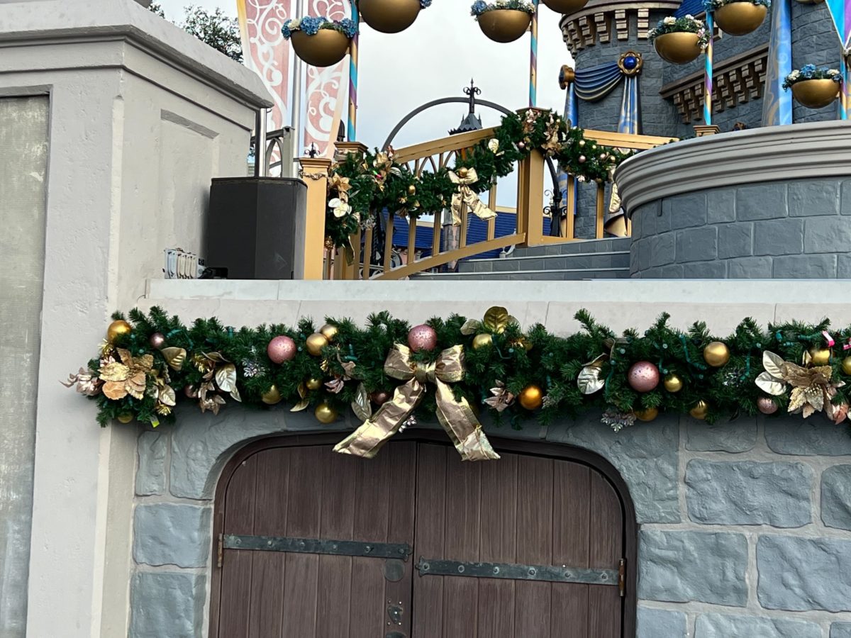 WDW 2022 Magic Kingdom Christmas decorations 19 3