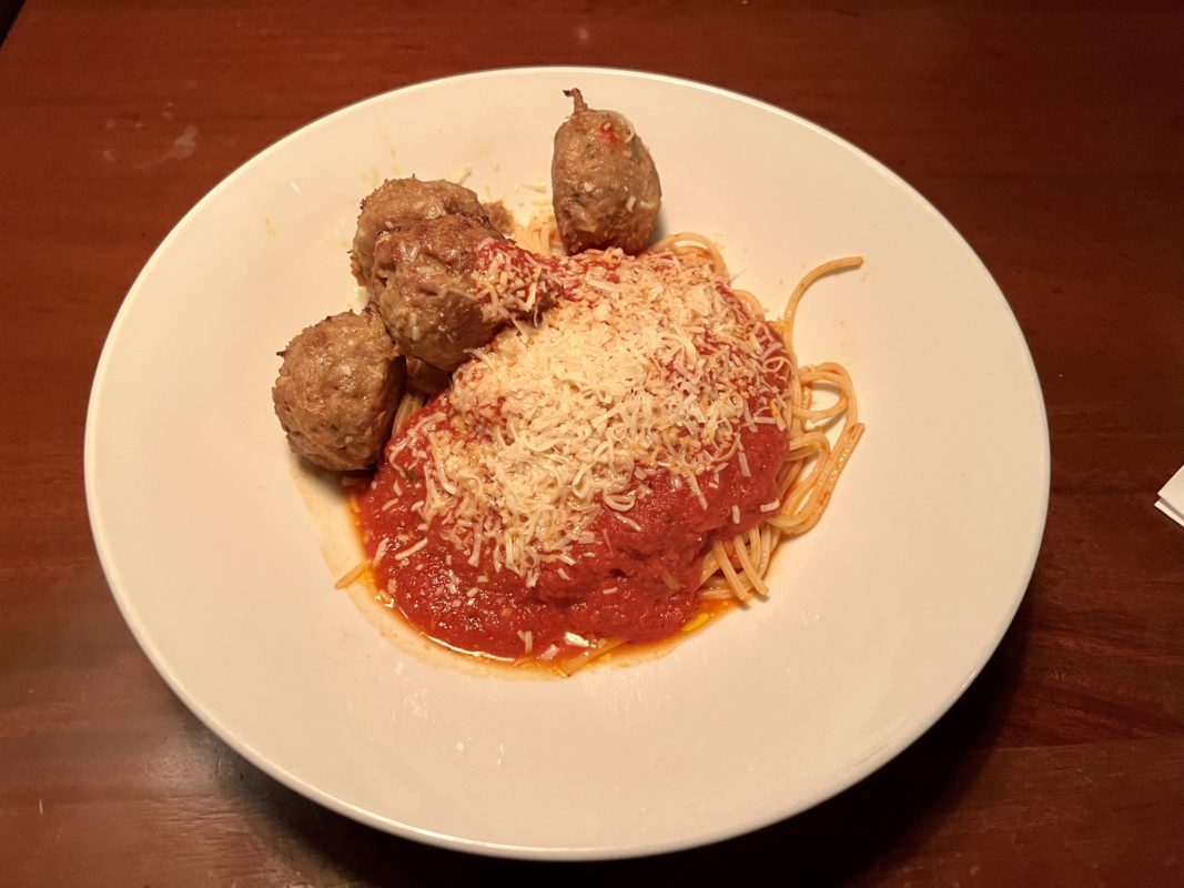 WDW DHS Mama Melrose Fantasmic Dining Spaghetti and Meatballs 2