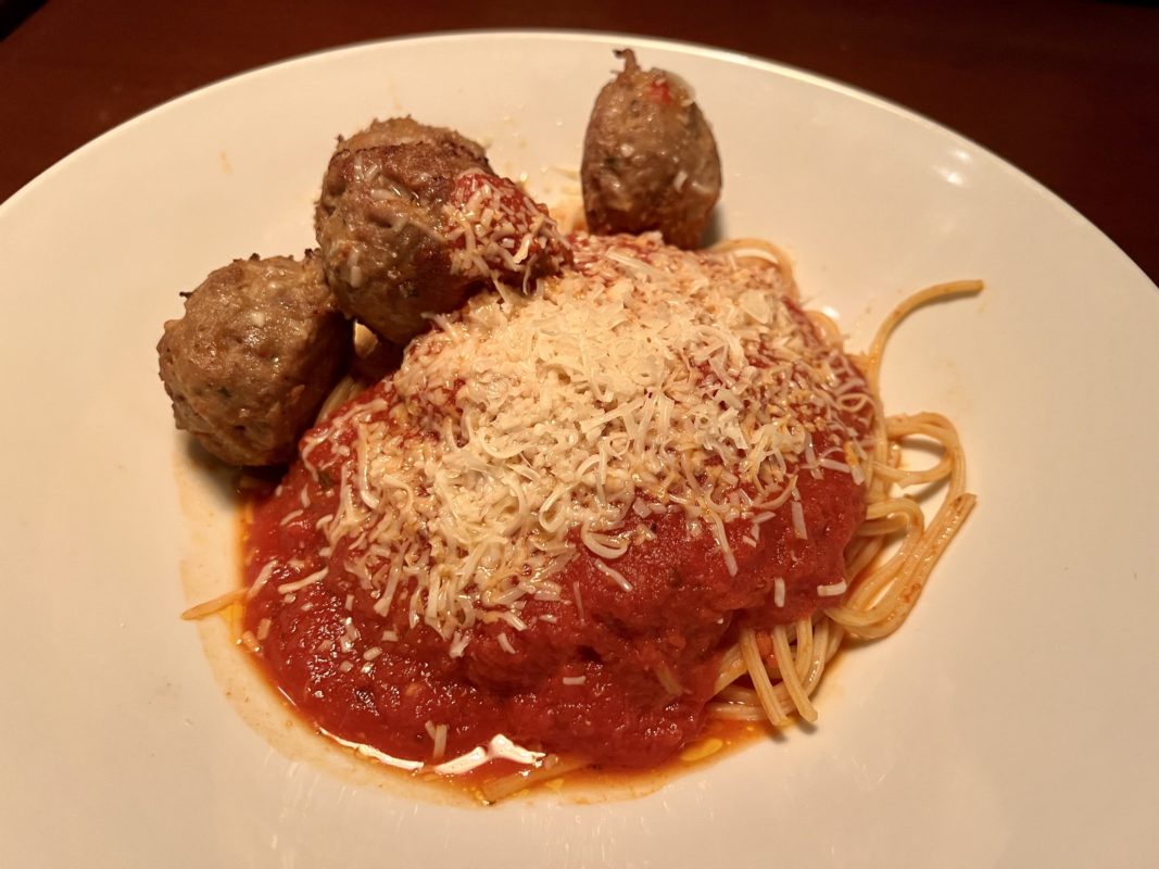 WDW DHS Mama Melrose Fantasmic Dining Spaghetti and Meatballs 3