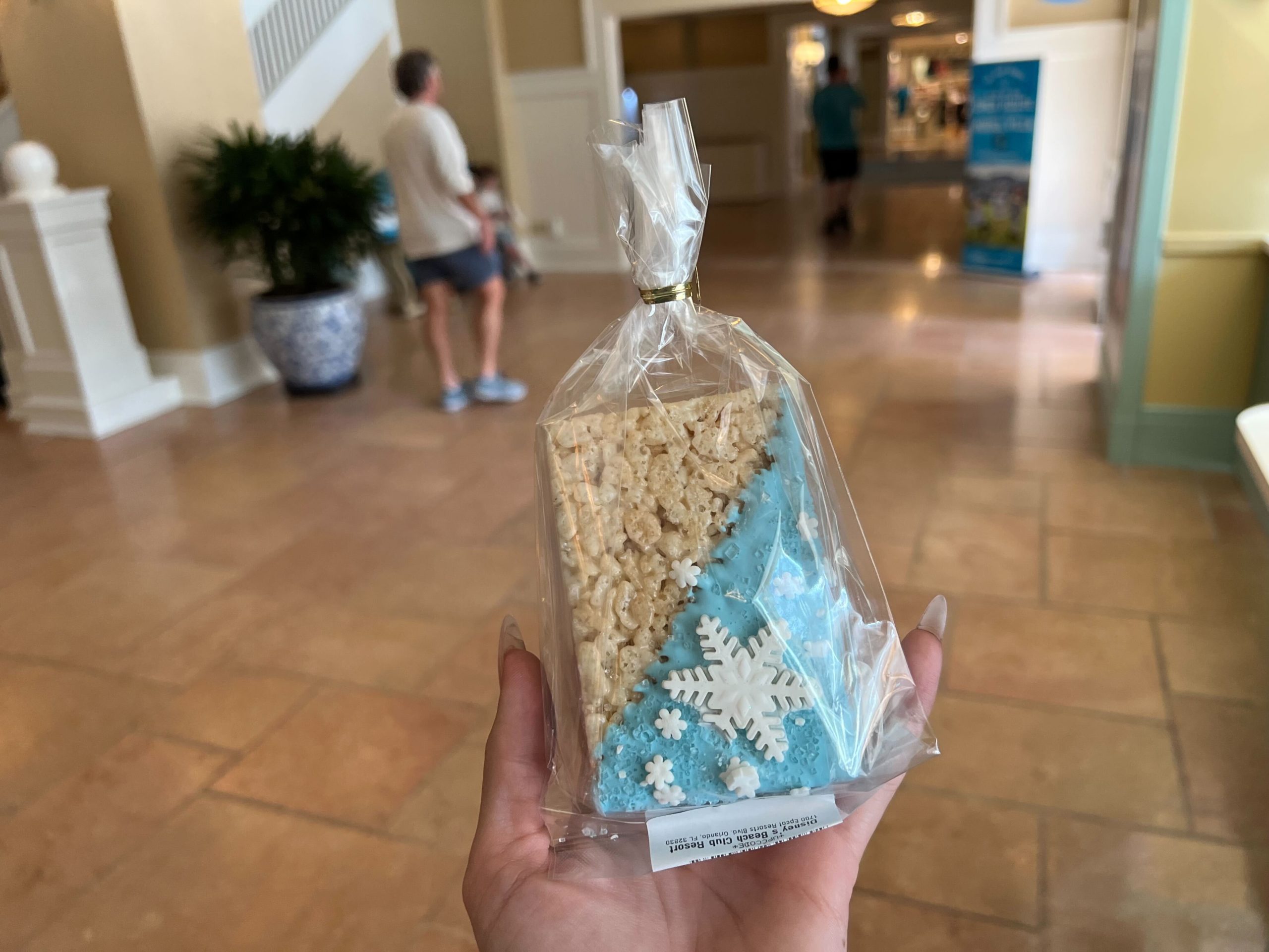 WDWBeachClubHolidayTreats2022 RiceKrispy scaled