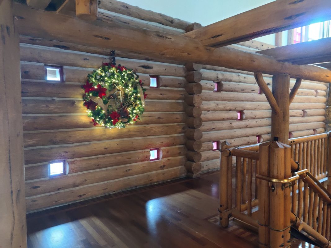 Wilderness Lodge Christmas Decor o