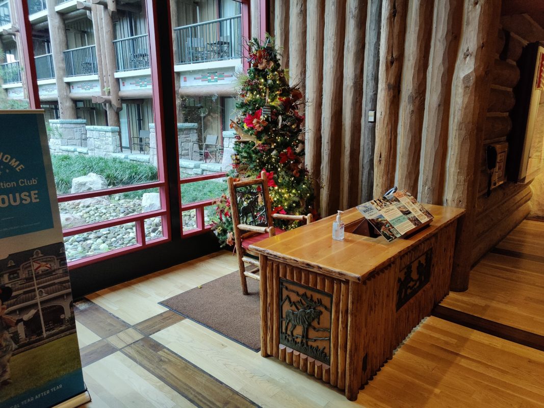Wilderness Lodge Christmas decor bridge dvc 2
