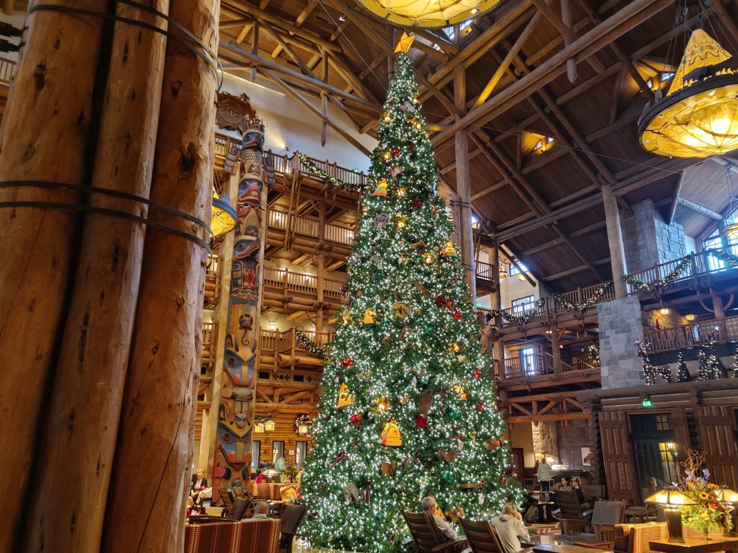 Wilderness Lodge Christmas decor tree 6