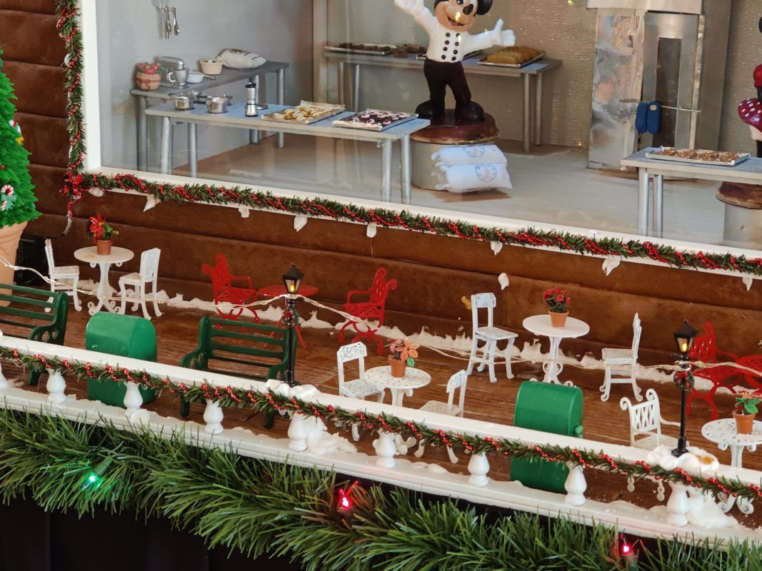 boardwalk gingerbread display and treats 2022 130650