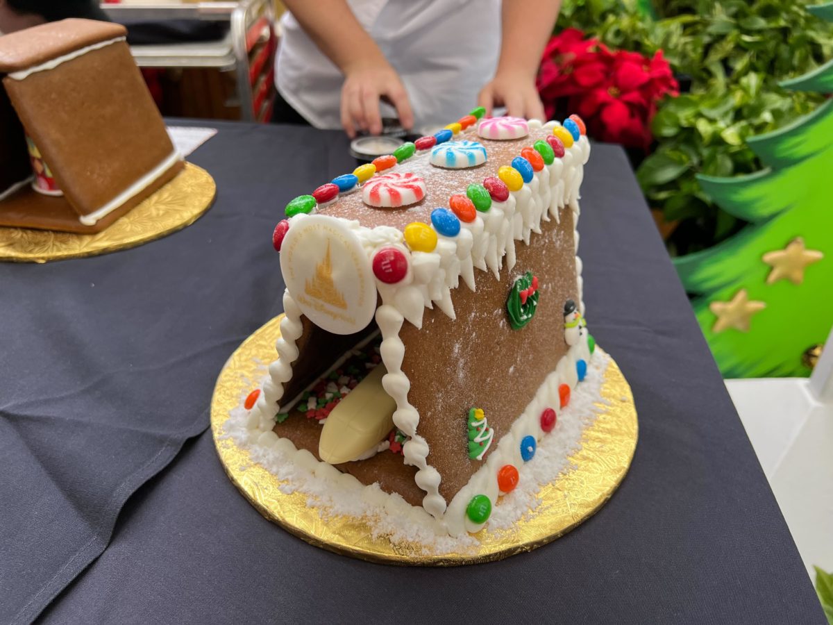 contemporary resort gingerbread house 2022 and treats 1288