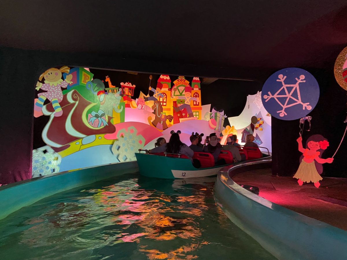 its a small world holiday 2022 1894
