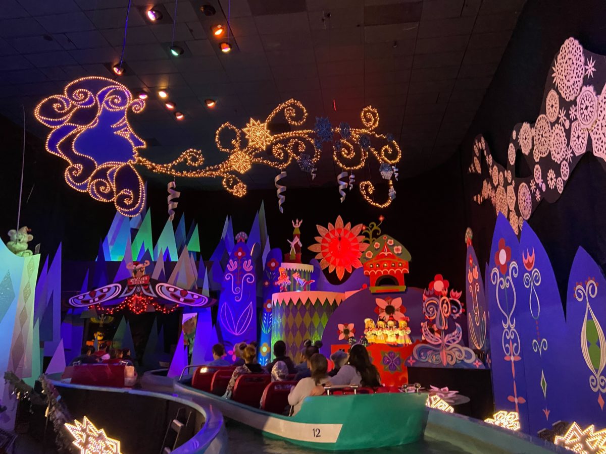 its a small world holiday 2022 1896