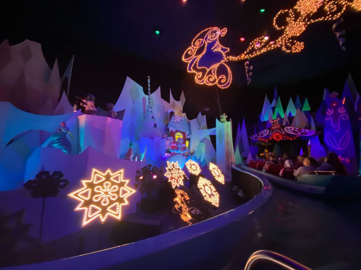 its a small world holiday 2022 1898