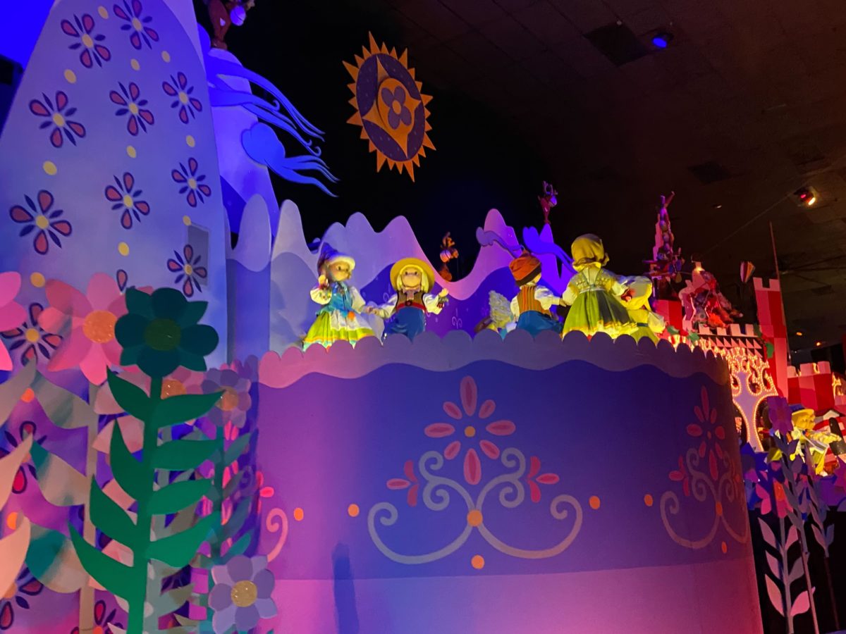 its a small world holiday 2022 1903