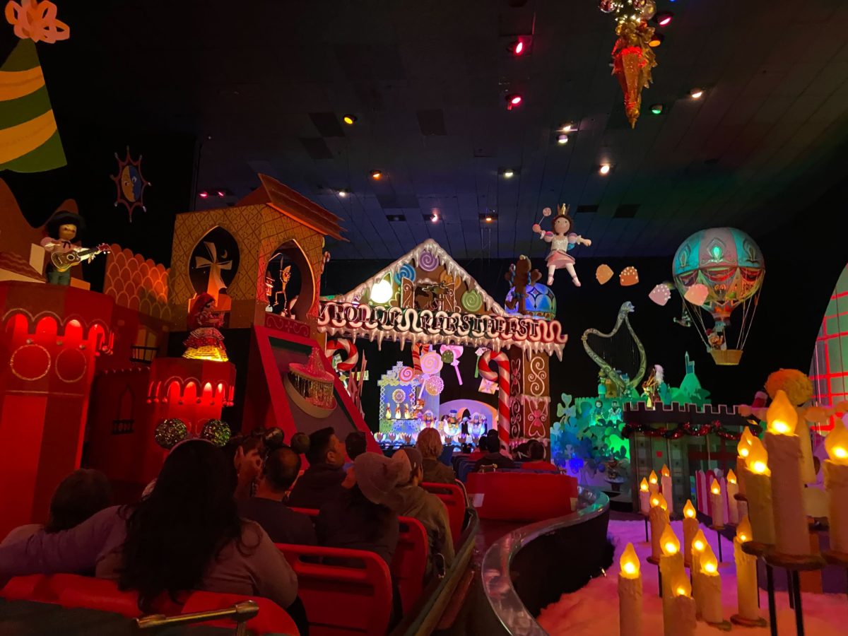 its a small world holiday 2022 1913