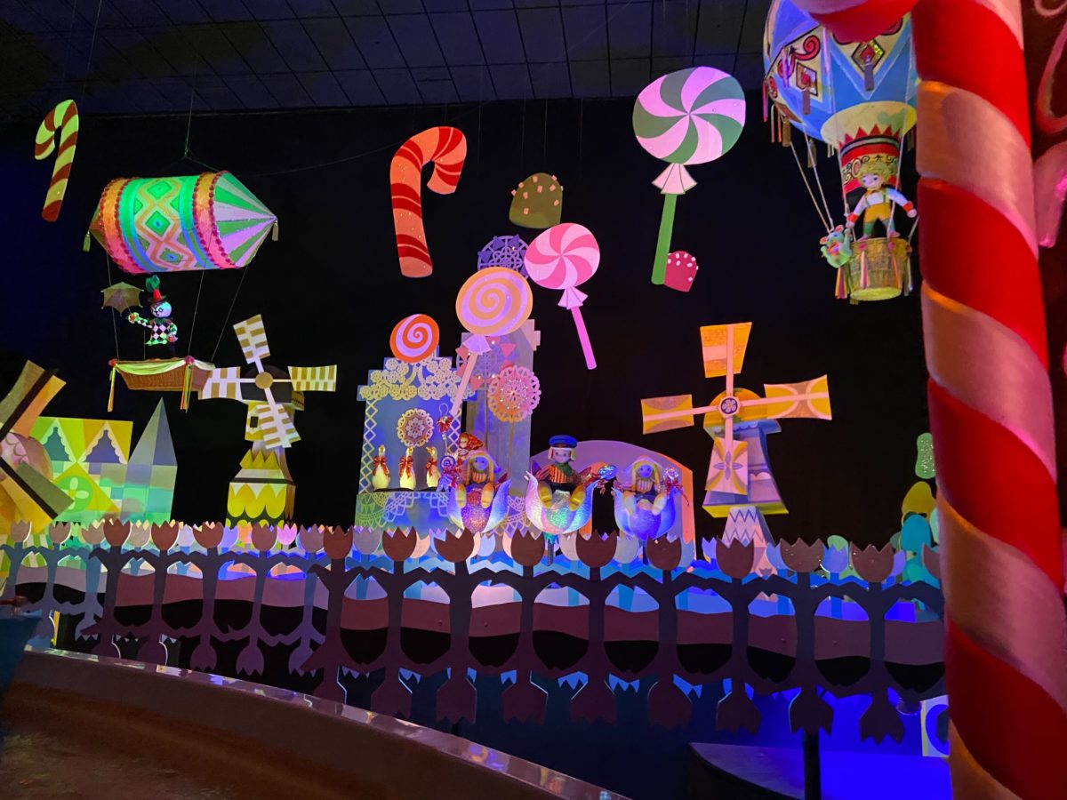 its a small world holiday 2022 1916
