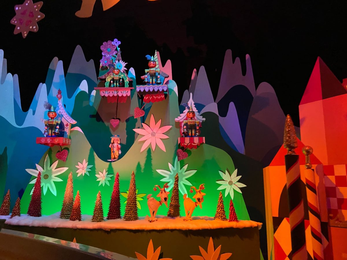 its a small world holiday 2022 1920