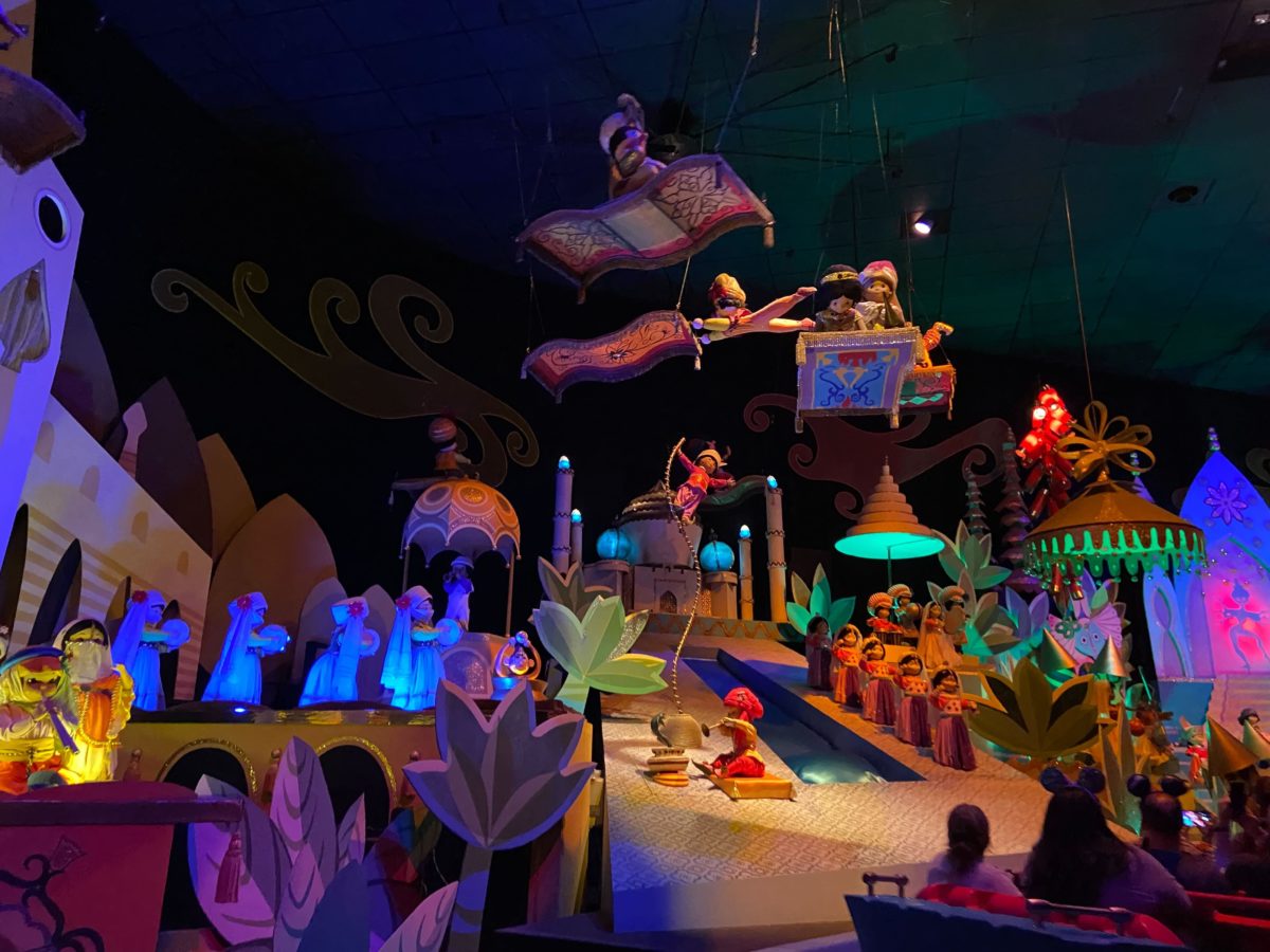 its a small world holiday 2022 1922