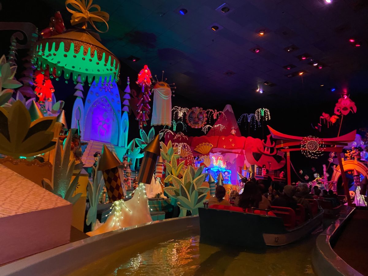 its a small world holiday 2022 1924