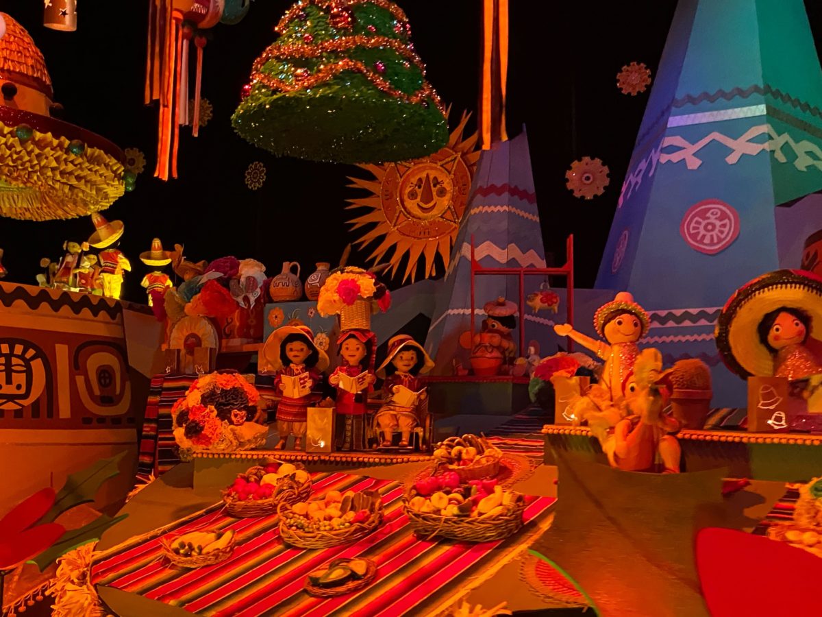 its a small world holiday 2022 1940