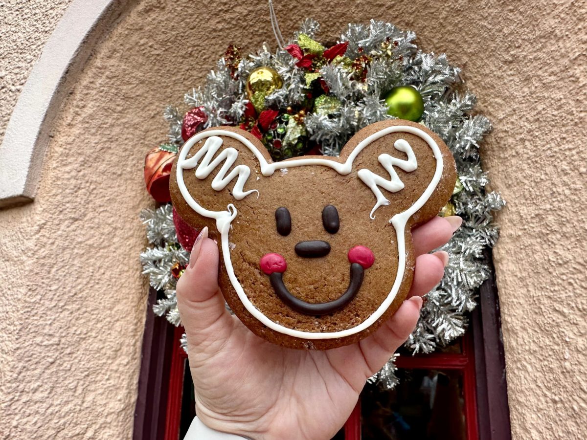mickey mouse gingerbread cookie