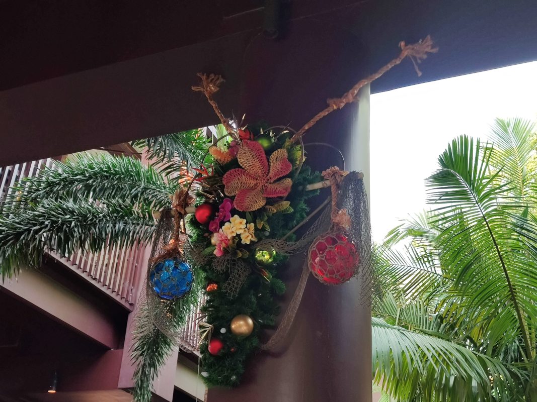polynesian resort holiday decorations 2022 083239