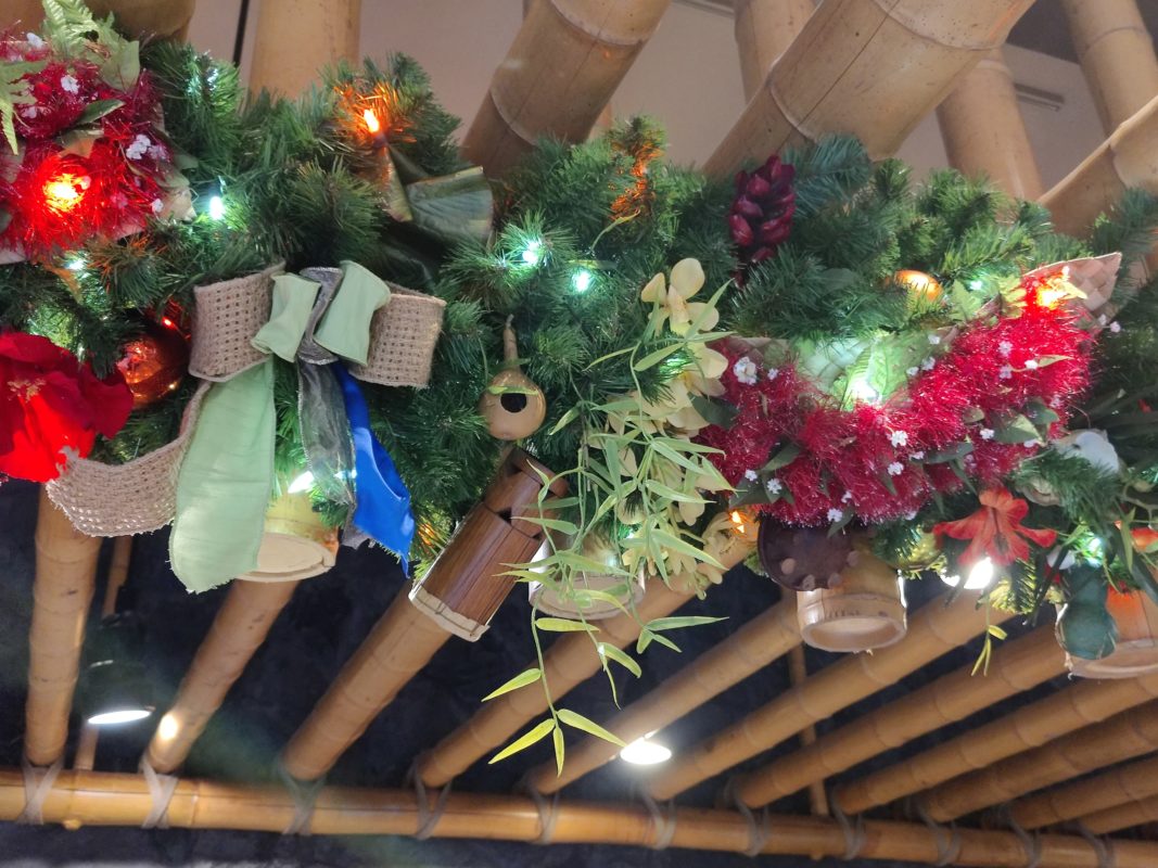 polynesian resort holiday decorations 2022 084144