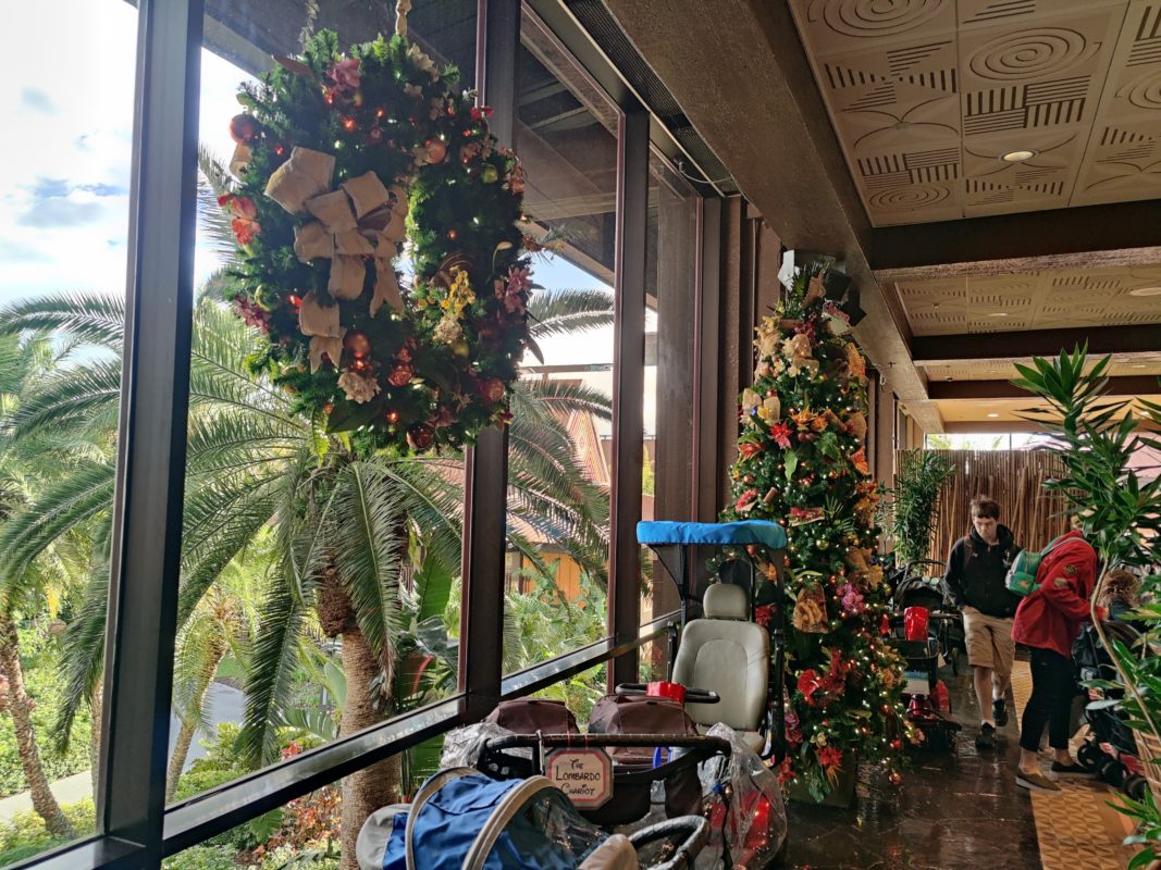 polynesian resort holiday decorations 2022 084503