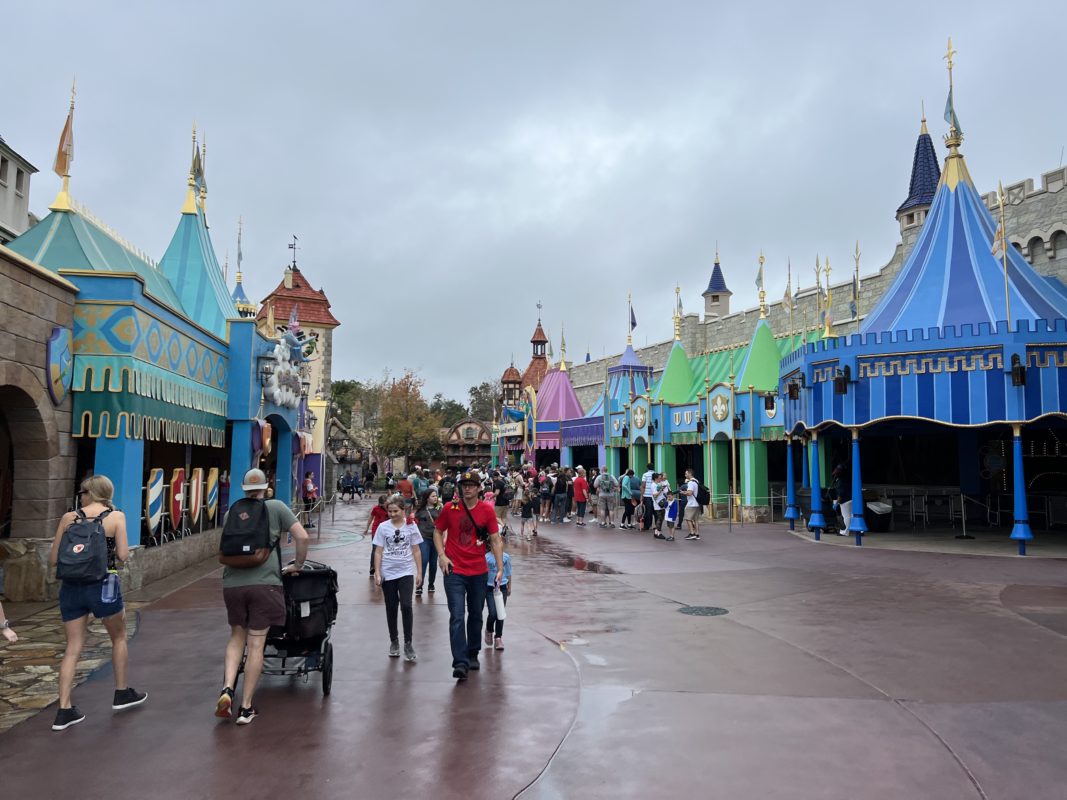 Magic Kingdom Photo Report 123122 18