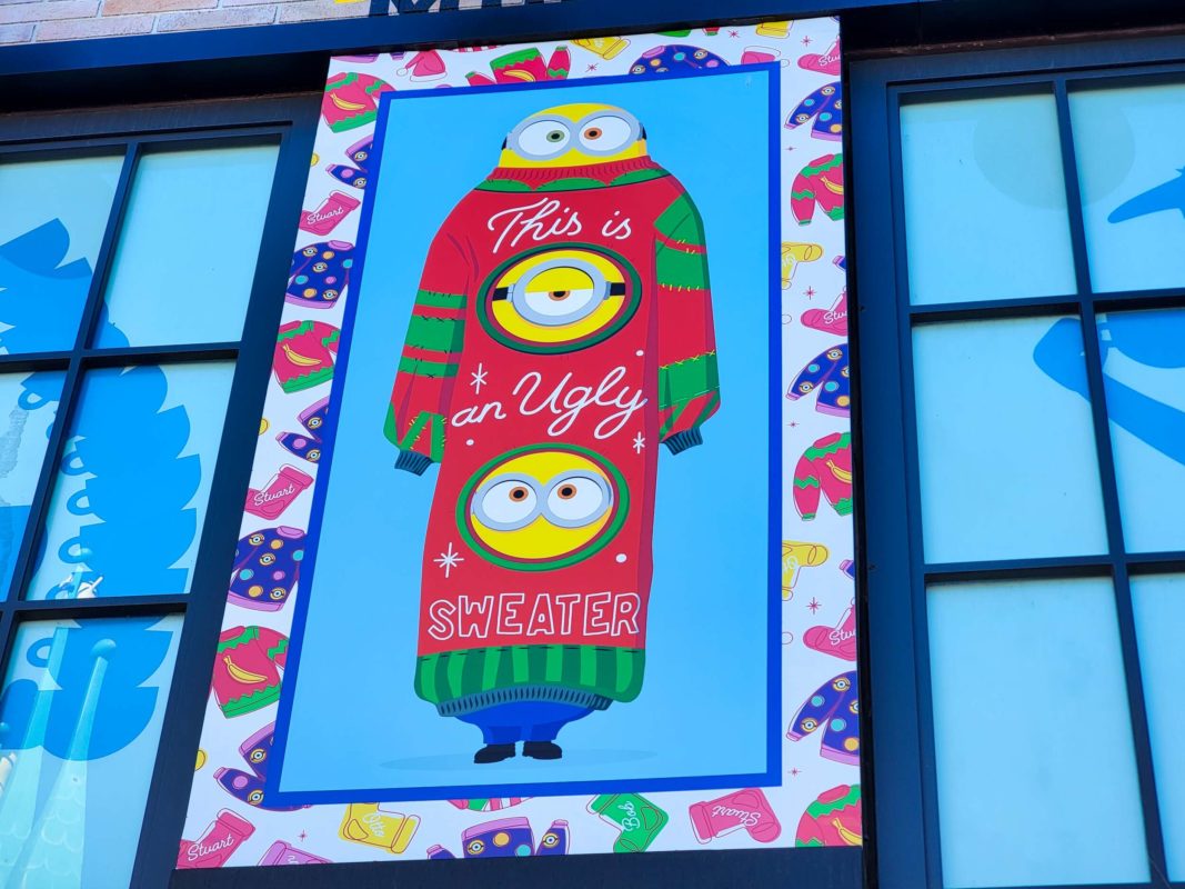 Minion Cafe USH Holiday deco 5