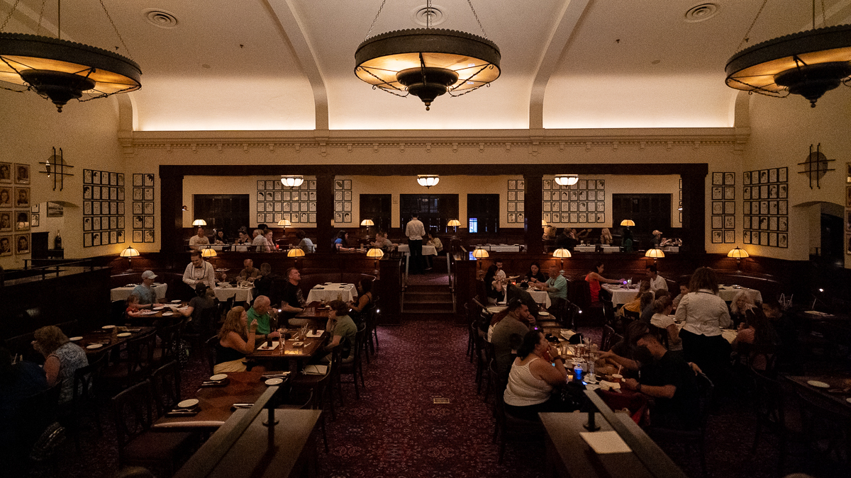 WDW DHS The Hollywood Brown Derby interior 1