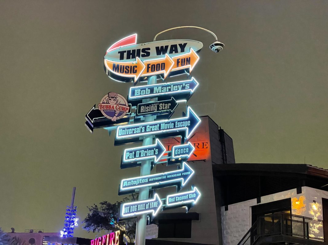 citywalk directional sign great movie escape 5266