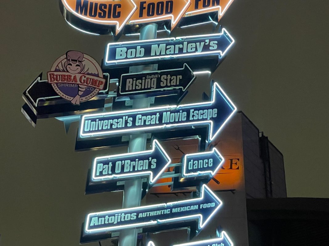 citywalk directional sign great movie escape 5268