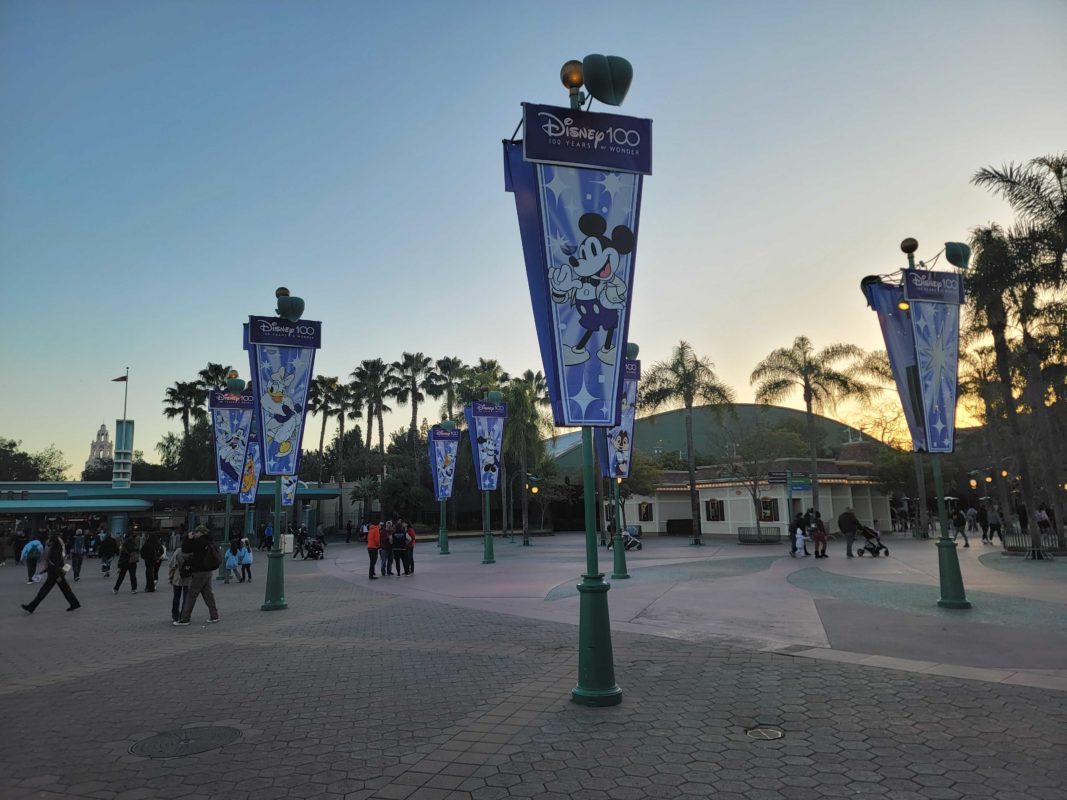 Disneyland Esplanade Disney100 Banners 00001