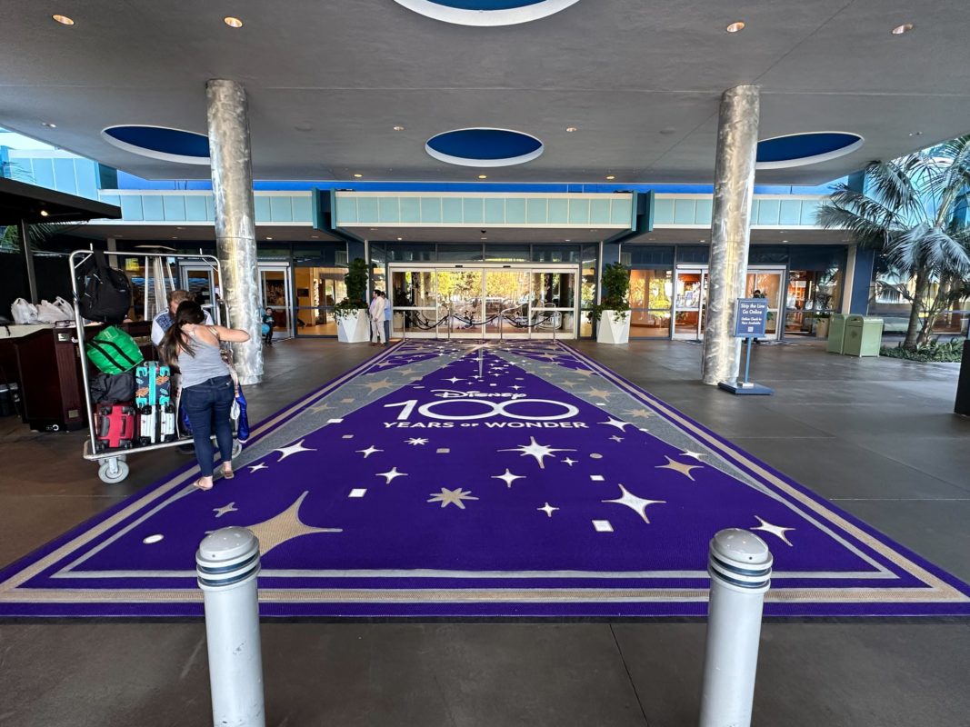 Disneyland hotel disney100 rug 6777