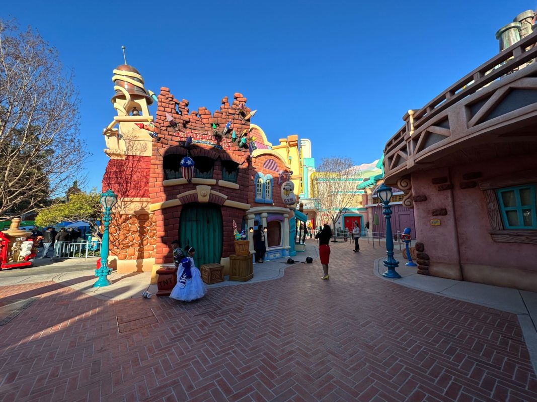 first look mickeys toontown 0278