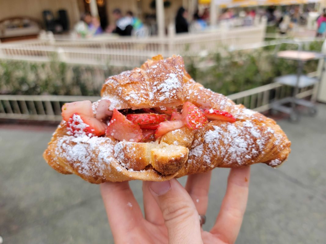 strawberry stuffed croissant jolly holiday bakery cafe 2