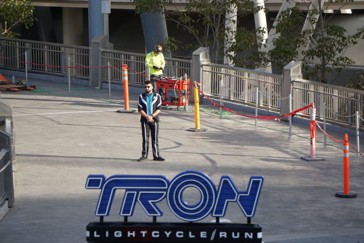 tron cast member construction 8599