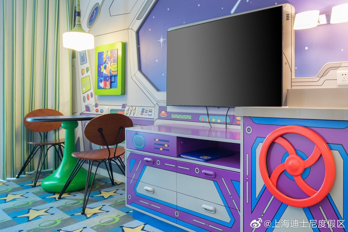 Toy Story Hotel Buzz Lightyear Room TV