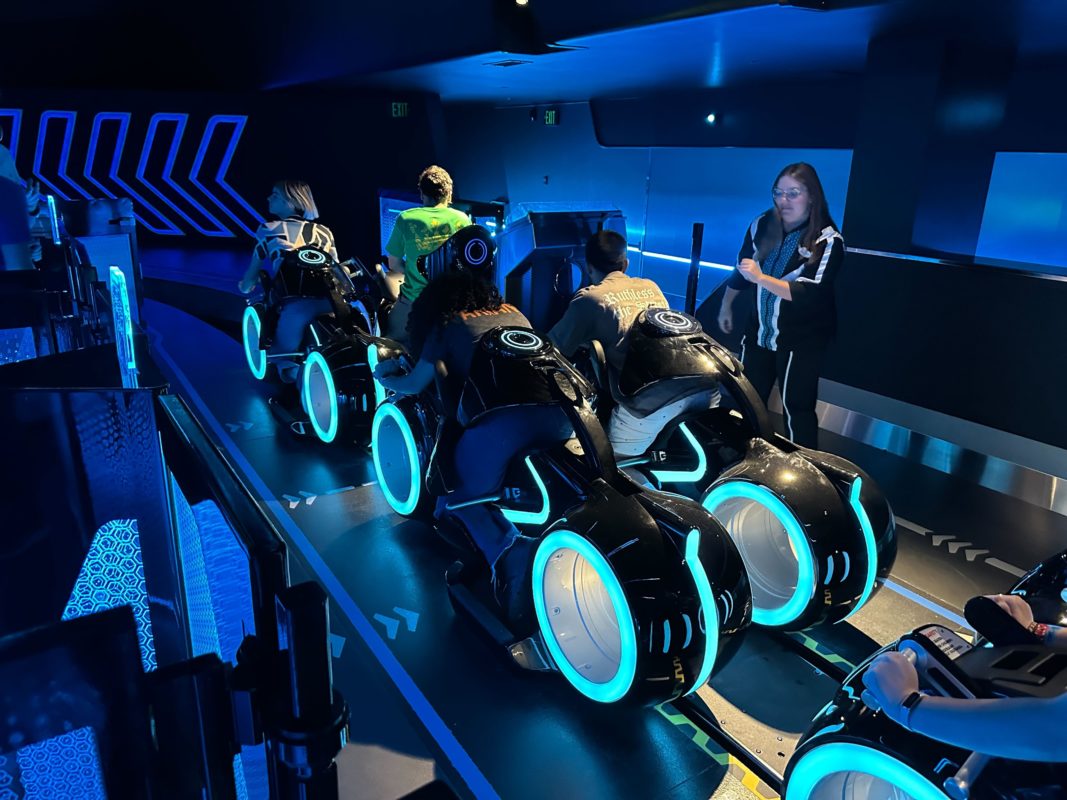 Tron Lightcycle run load area20