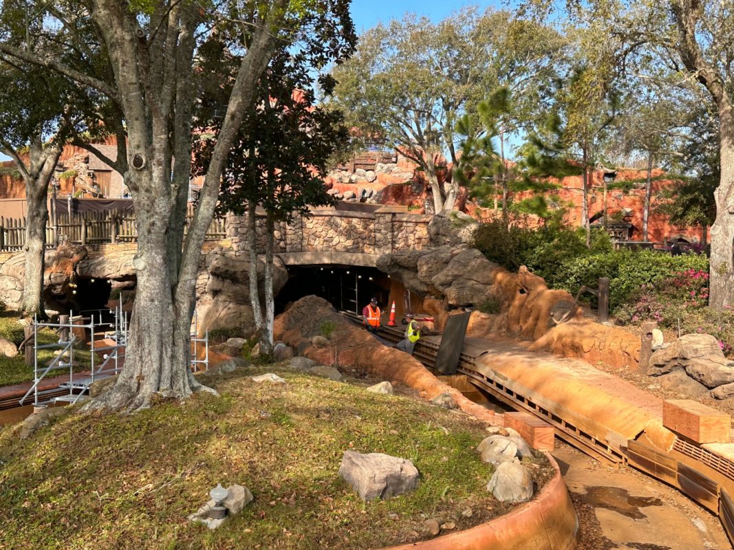 splash mountain tianas construction feb 2023 3320