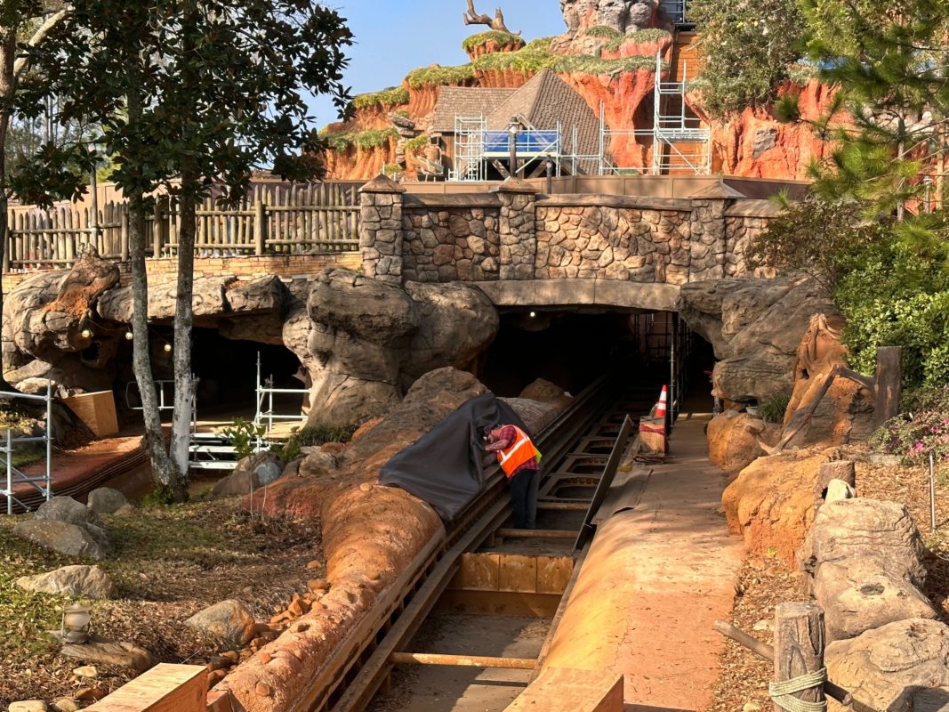 splash mountain tianas construction feb 2023 3326