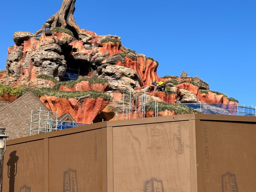 splash mountain tianas construction feb 2023 3337