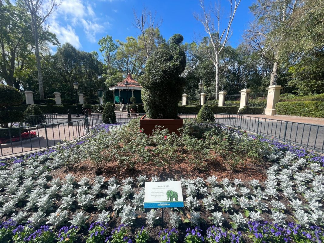 2023 topiary heritage garden 7001