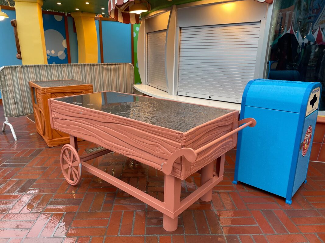 A new cart has rolled up to Good Boy! Grocer in Toontown.