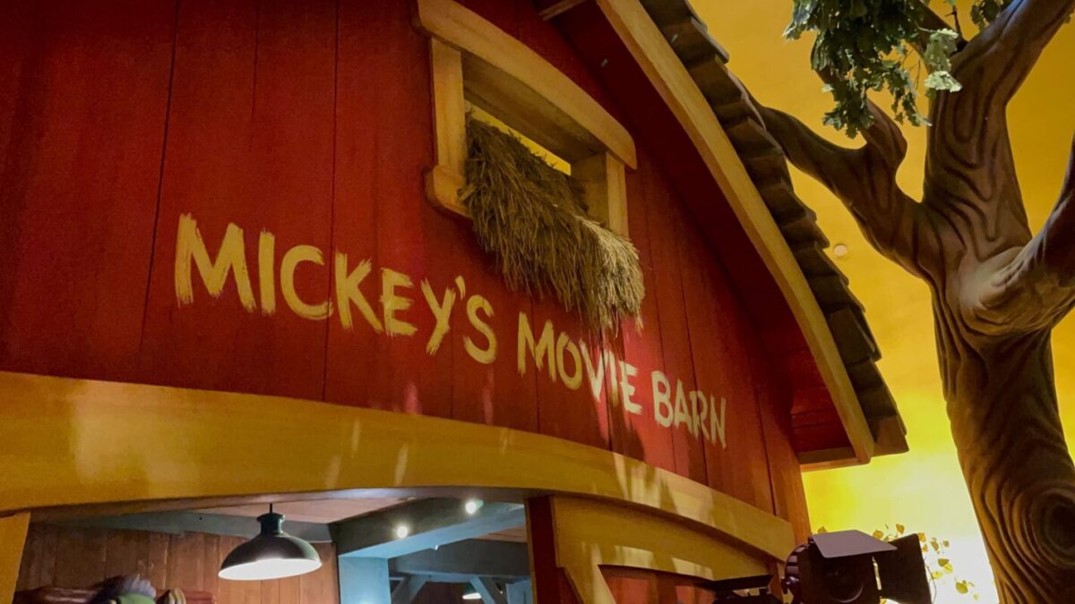Mickeys House and Movie Barn Disneyland Toontown March 2023 00004