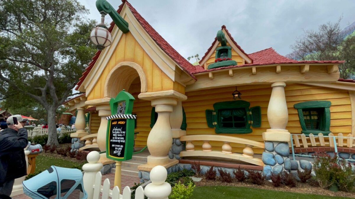 Mickeys House and Movie Barn Disneyland Toontown March 2023 00011