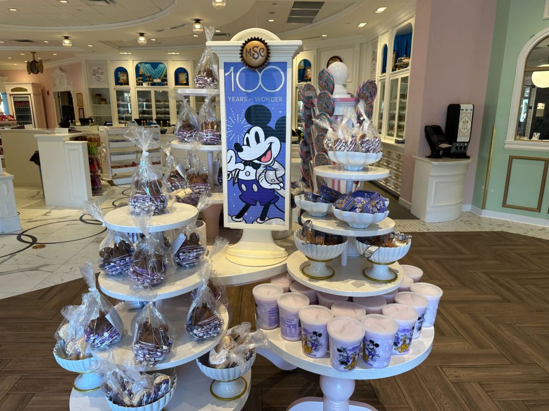 disney100 main street confectionery decorations 8678