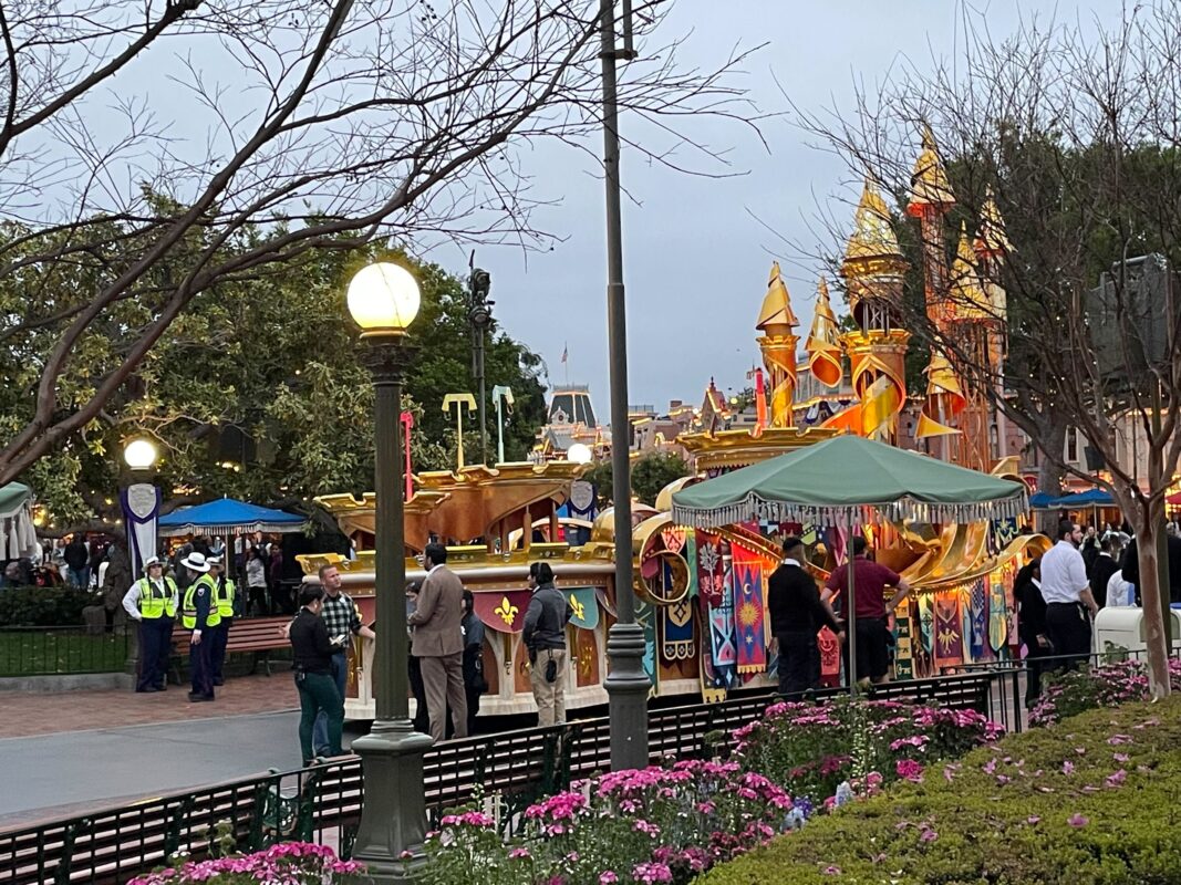 DLR DL Magic Happens parade float stuck on MSUSA 2