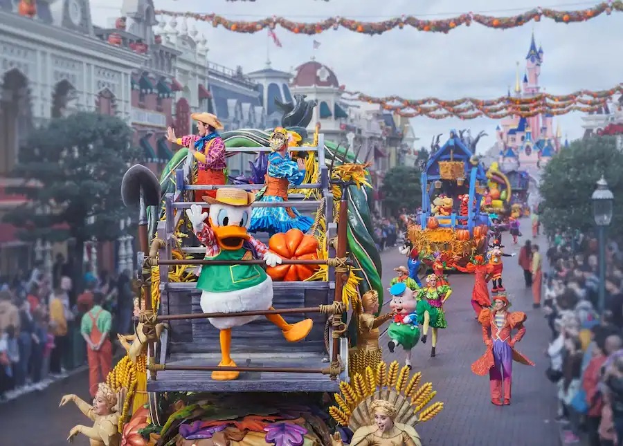 Disneyland Paris halloween parade