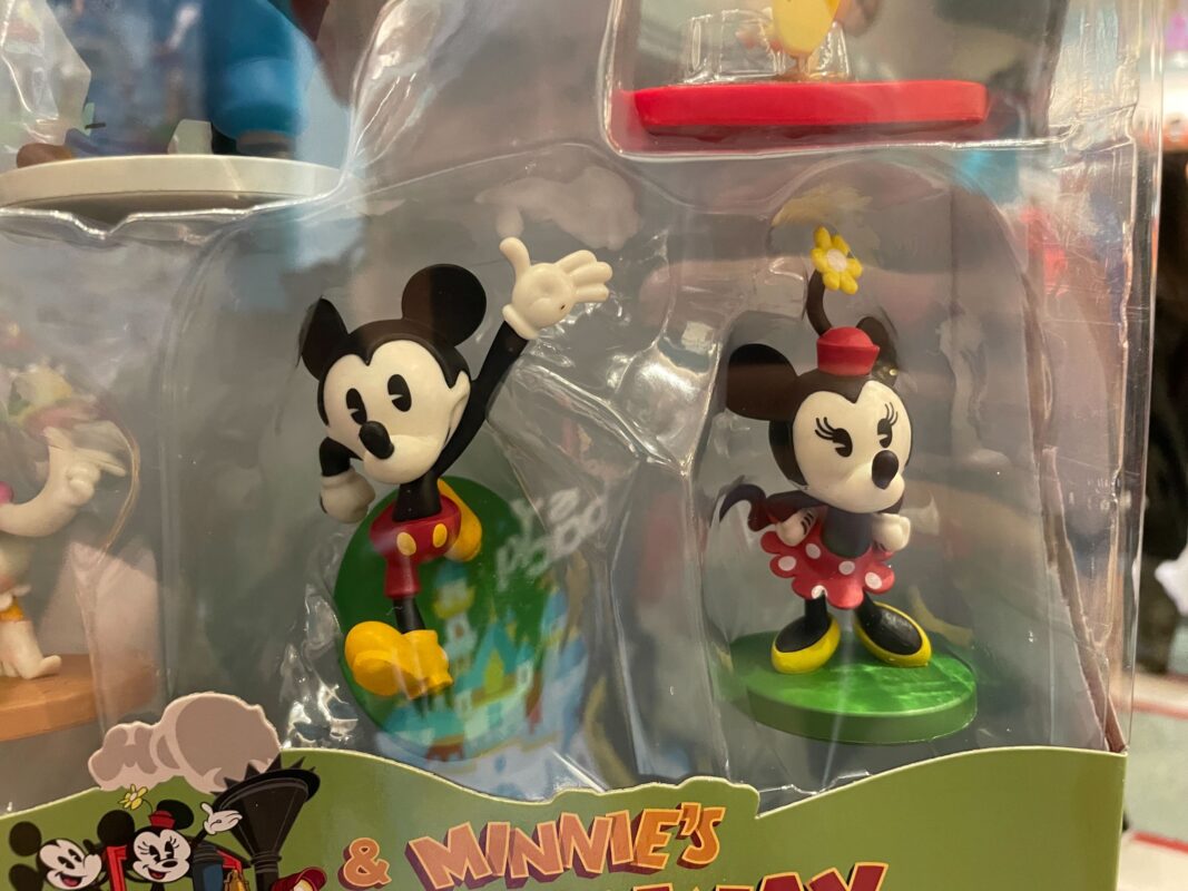New Pins and Figurines Mickey Minnies Runaway Railway Mickeys Toontown Disneyland 00002
