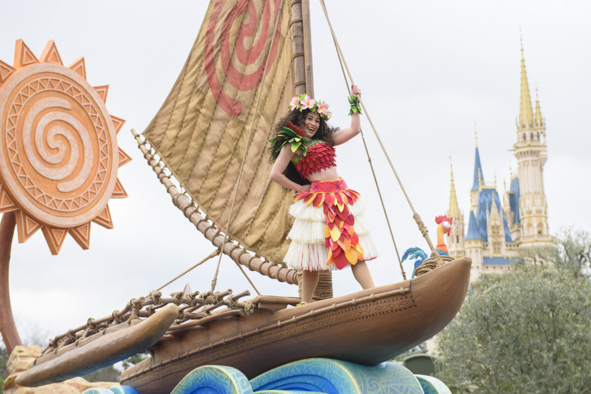 Tokyo Disneyland Disney Harmony in Color Daytime Parade Debut 00011