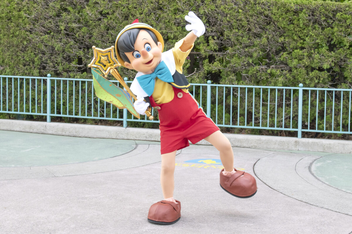 Tokyo Disneyland Disney Harmony in Color Daytime Parade Debut 00032